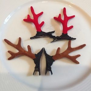 🦌 Pair of reindeer antler clips in red or brown 🦌